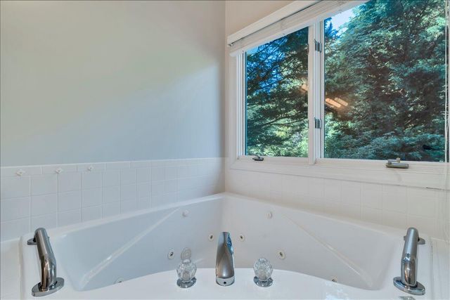 6787 Hidden Woods DR, Roanoke, VA 24018