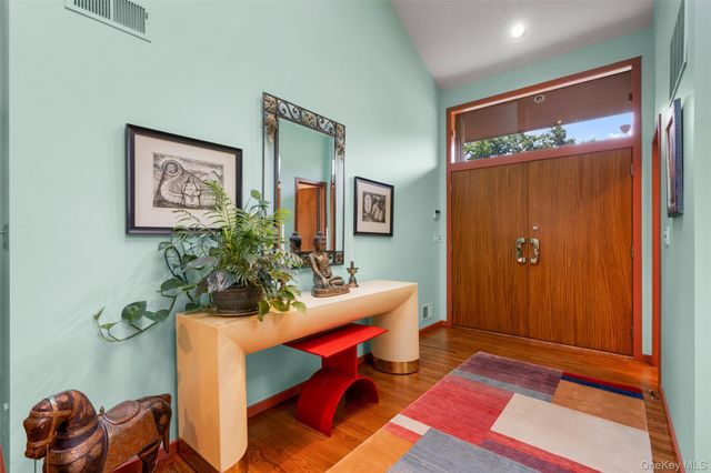 132 Barton Road, White Plains, NY 10605