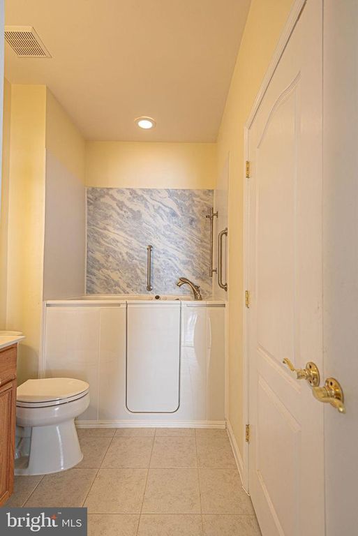 Image 20 of property listing at 11531 MANKLIN CREEK RD, Ocean Pines, MD 21811