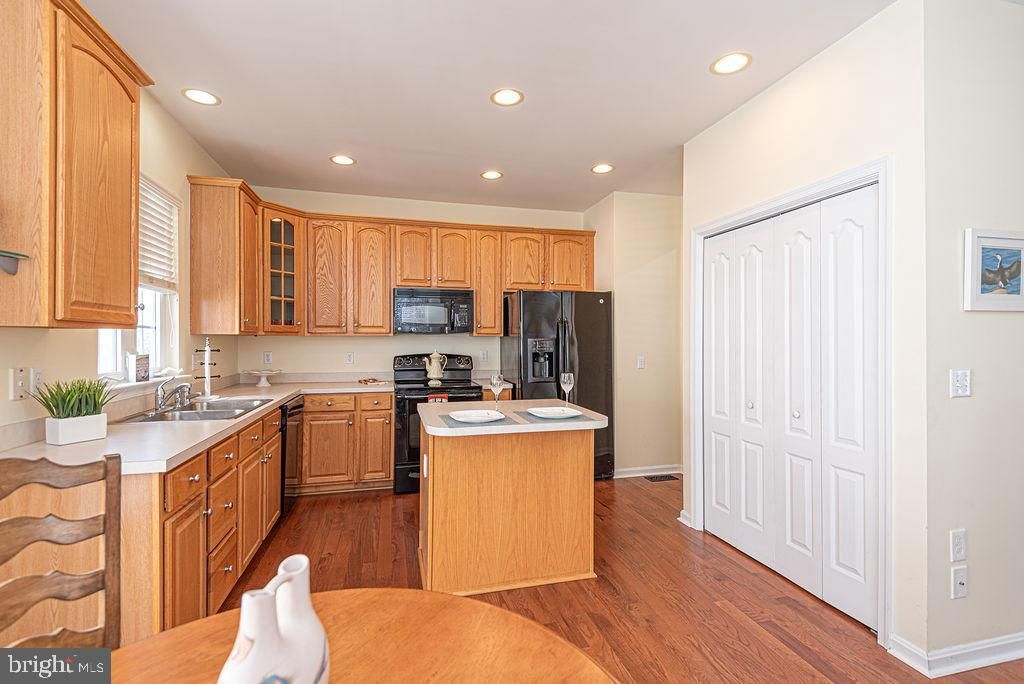 Image 8 of property listing at 11531 MANKLIN CREEK RD, Ocean Pines, MD 21811