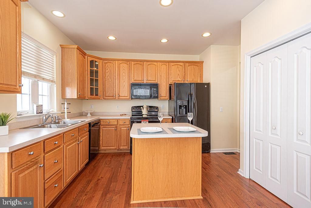 Image 9 of property listing at 11531 MANKLIN CREEK RD, Ocean Pines, MD 21811