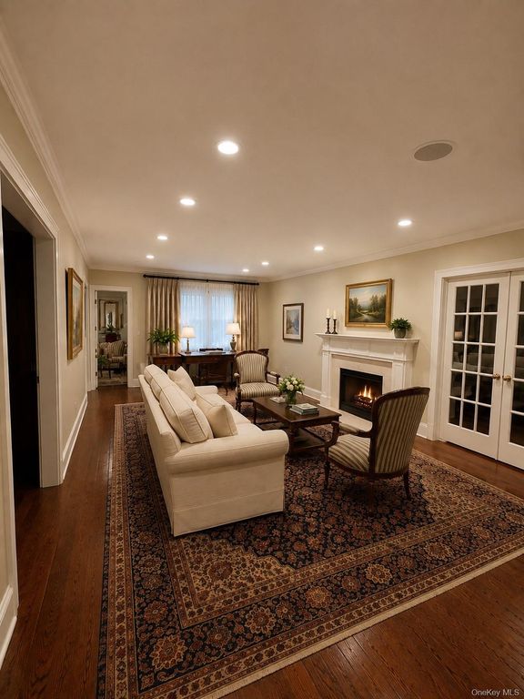 30 The Maples, Roslyn Estates, NY 11576 — photo 3