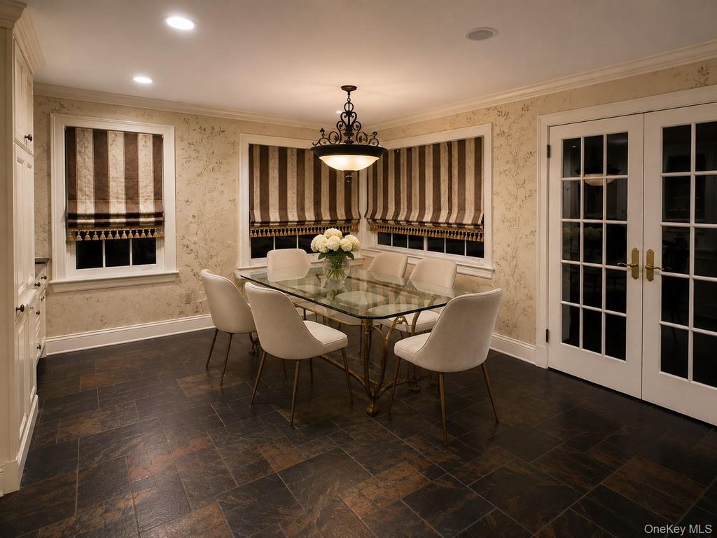 30 The Maples, Roslyn Estates, NY 11576 — photo 4