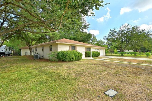 707 Center ST, Lockhart, TX 78644