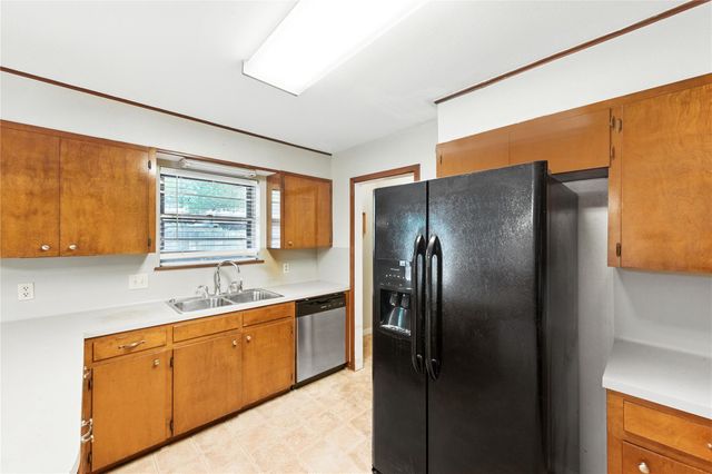 707 Center ST, Lockhart, TX 78644