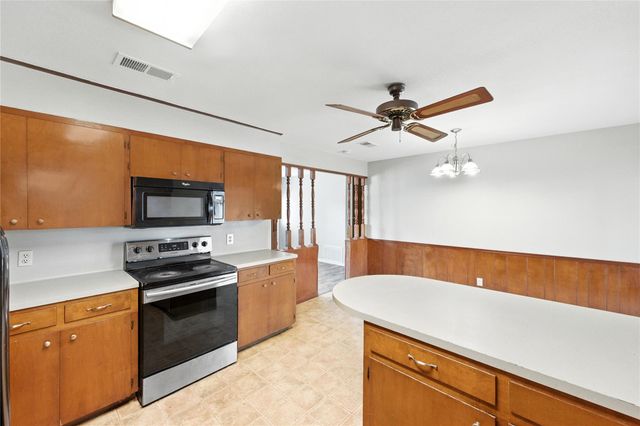 707 Center ST, Lockhart, TX 78644