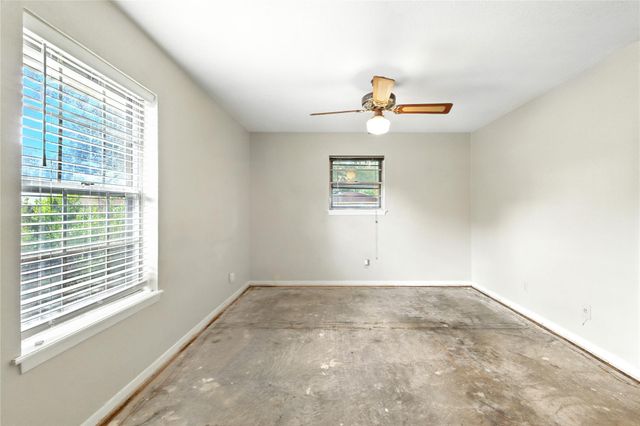 707 Center ST, Lockhart, TX 78644