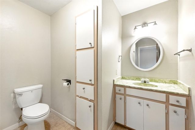 707 Center ST, Lockhart, TX 78644