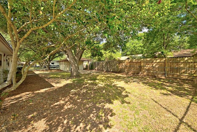 707 Center ST, Lockhart, TX 78644