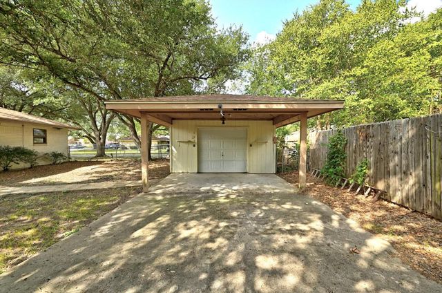 707 Center ST, Lockhart, TX 78644