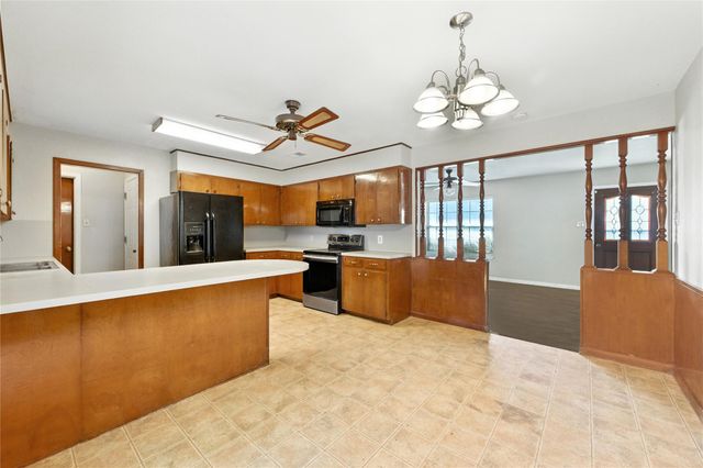 707 Center ST, Lockhart, TX 78644