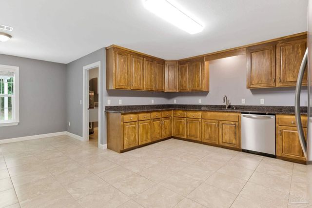 6069 Oglesbey Rd, Milton, FL 32570