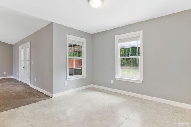 6069 Oglesbey Rd, Milton, FL 32570