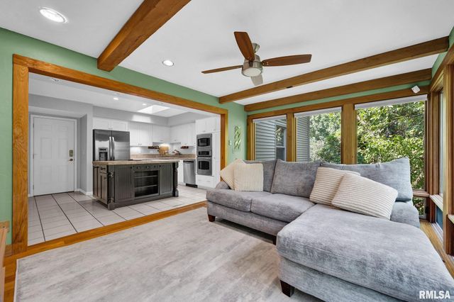 2816 W WILLOW RIDGE Circle, Peoria, IL 61614