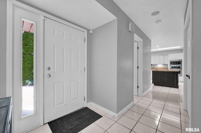 2816 W WILLOW RIDGE Circle, Peoria, IL 61614