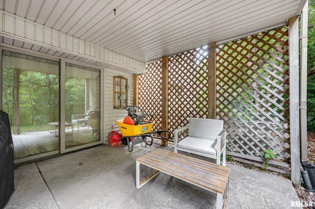 2816 W WILLOW RIDGE Circle, Peoria, IL 61614