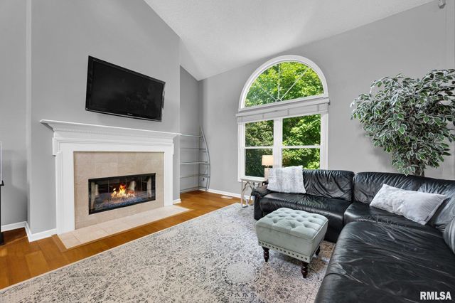 2816 W WILLOW RIDGE Circle, Peoria, IL 61614