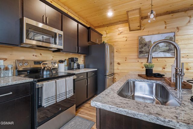 1568 Rainbow Ridge Way, Sevierville, TN 37862