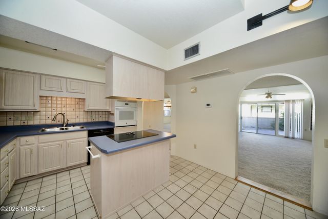 1021 W Camino Sagasta, Green Valley, AZ 85622