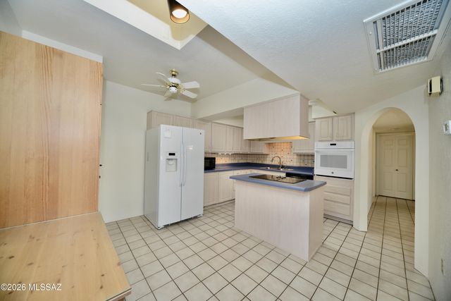 1021 W Camino Sagasta, Green Valley, AZ 85622