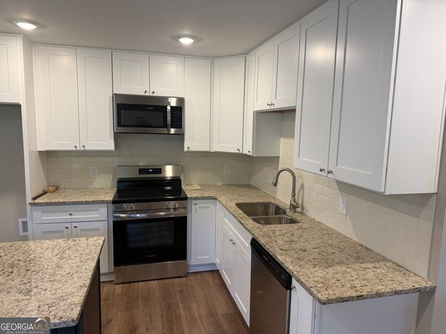 1108 7th Street, West Point, GA 31833
