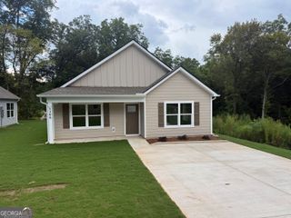 1108 7th Street, West Point, GA 31833