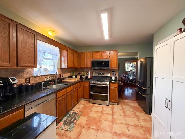 7 3rd Avenue, Piscataway, NJ 08854