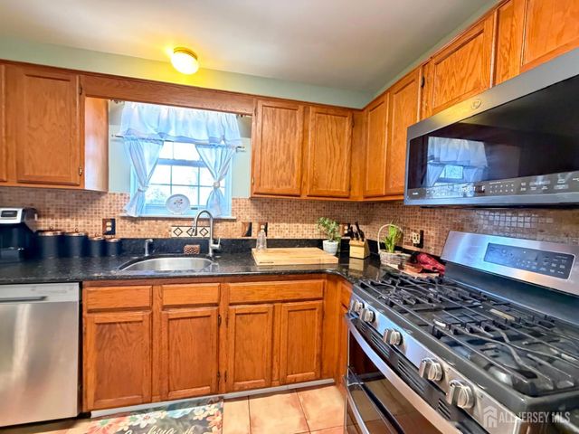 7 3rd Avenue, Piscataway, NJ 08854