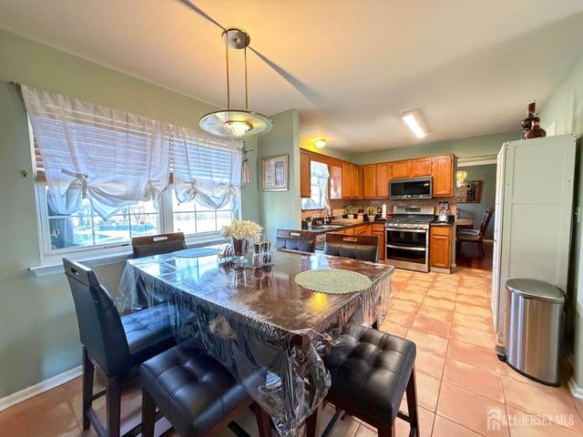 7 3rd Avenue, Piscataway, NJ 08854