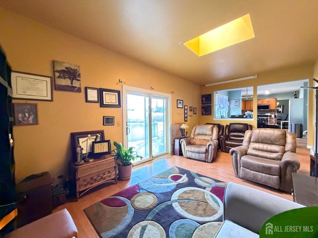 7 3rd Avenue, Piscataway, NJ 08854