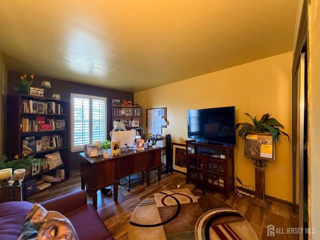 7 3rd Avenue, Piscataway, NJ 08854