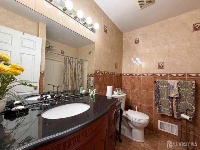 7 3rd Avenue, Piscataway, NJ 08854