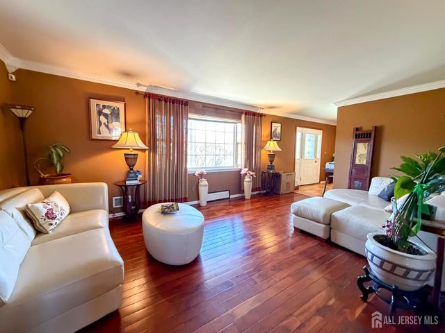 7 3rd Avenue, Piscataway, NJ 08854