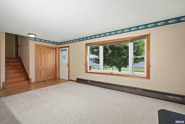 1128 N Cody Road, Le Claire, IA 52753