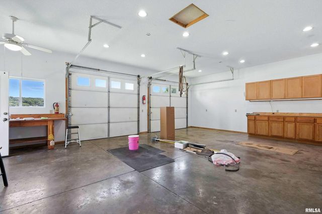 1128 N Cody Road, Le Claire, IA 52753