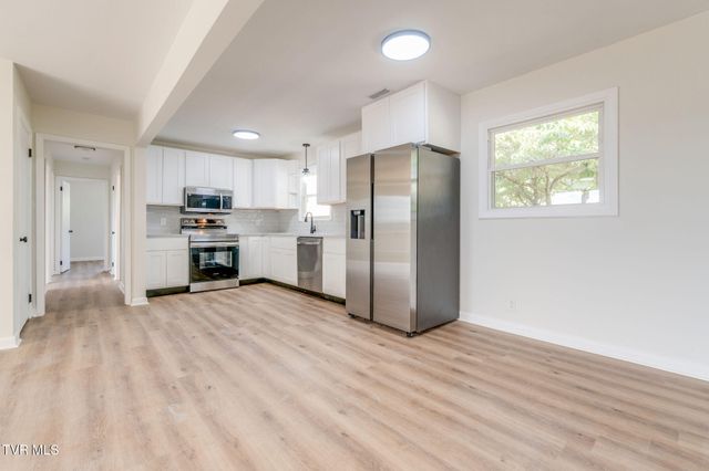 546 Bays View Court, Kingsport, TN 37660