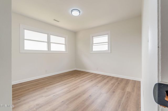 546 Bays View Court, Kingsport, TN 37660