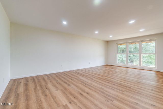 546 Bays View Court, Kingsport, TN 37660