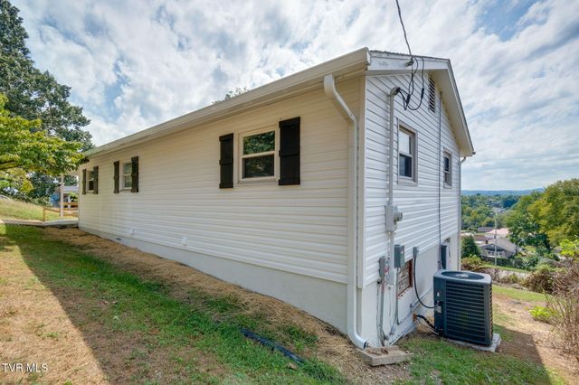 546 Bays View Court, Kingsport, TN 37660