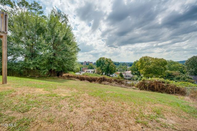 546 Bays View Court, Kingsport, TN 37660