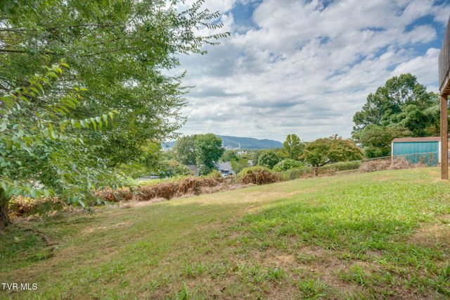 546 Bays View Court, Kingsport, TN 37660