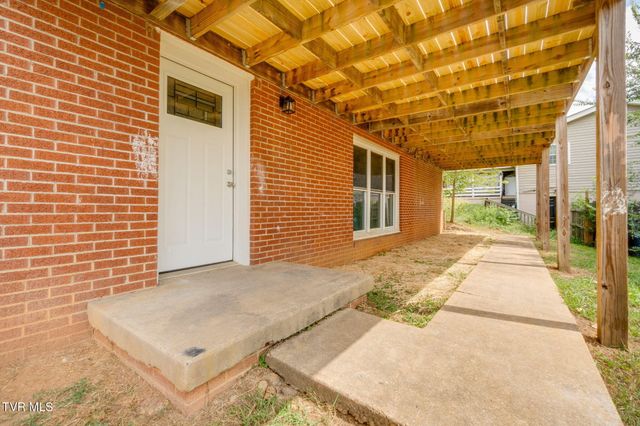 546 Bays View Court, Kingsport, TN 37660