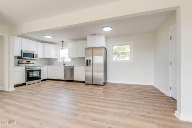 546 Bays View Court, Kingsport, TN 37660