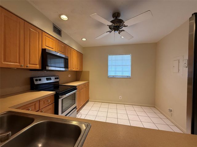 7552 Stirling Rd 213, Hollywood, FL 33024