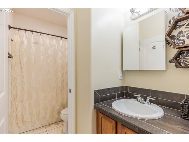 8201 Ne 53RD Way, Vancouver, WA 98662