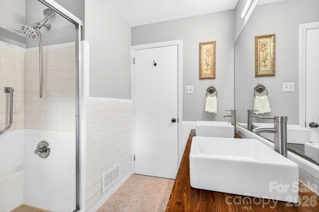 1 Oakwilde Drive, Asheville, NC 28803