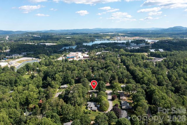 1 Oakwilde Drive, Asheville, NC 28803