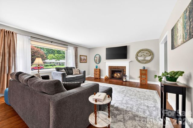 1 Oakwilde Drive, Asheville, NC 28803