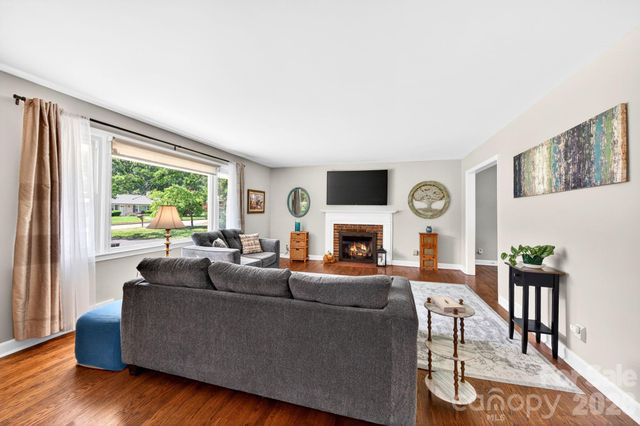 1 Oakwilde Drive, Asheville, NC 28803
