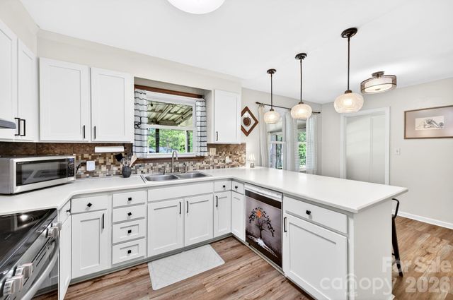 1 Oakwilde Drive, Asheville, NC 28803